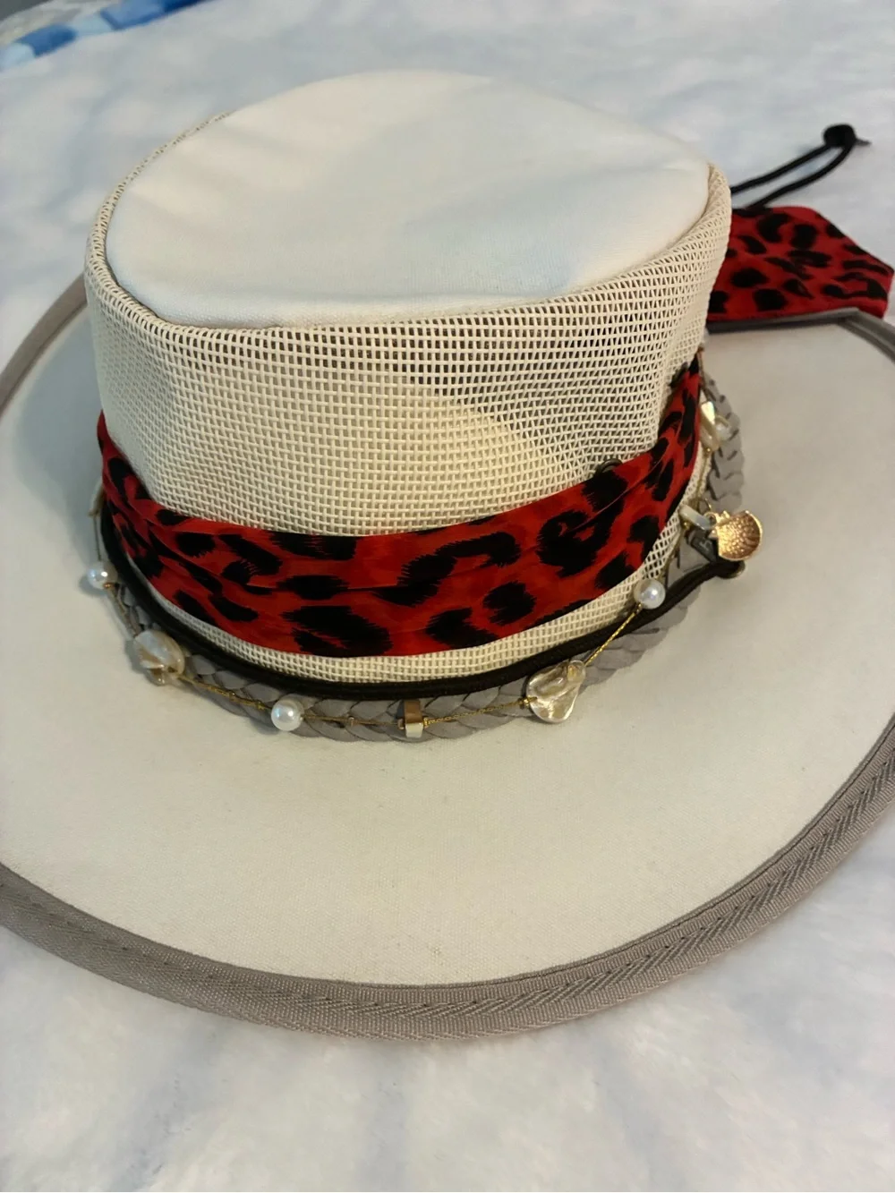 HBYmiami White Brim Hat with Red Leopard Scarf and Charm Trim